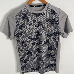 Tek Gear Dri Tek athletic shirt. Size Boys Large (14/16). Zipper pocket on back.